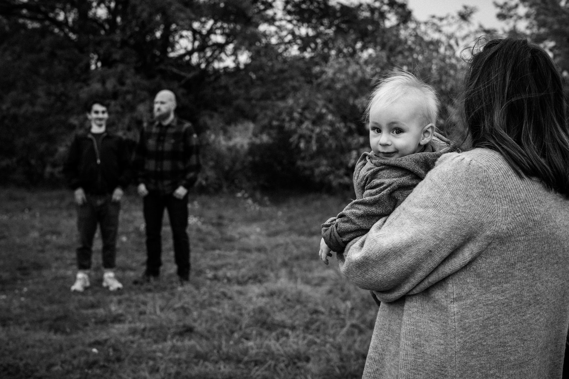 Familienfotos Berlin_Tempelhofer Feld_Baby auf Mamas Arm